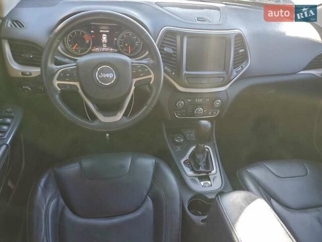 Серый Джип Чероки, объемом двигателя 3.2 л и пробегом 131 тыс. км за 1600 $, фото 7 на Automoto.ua