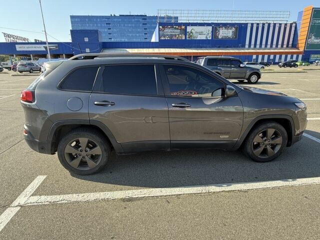 Сірий Джип Cherokee, об'ємом двигуна 2.4 л та пробігом 205 тис. км за 12500 $, фото 5 на Automoto.ua