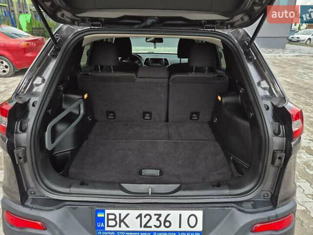 Серый Джип Чероки, объемом двигателя 2.36 л и пробегом 128 тыс. км за 17400 $, фото 21 на Automoto.ua