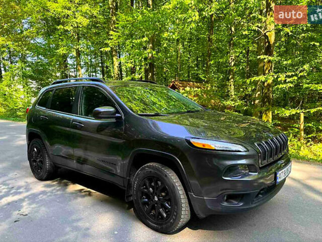 Серый Джип Чероки, объемом двигателя 3.24 л и пробегом 133 тыс. км за 15000 $, фото 4 на Automoto.ua