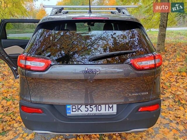 Джип Cherokee 2017 у Рівному на Automoto.ua Сірий Джип Cherokee, об'ємом двигуна 3.24 л та пробігом 127 тис. км за 13700 $, фото 5 на Automoto.ua