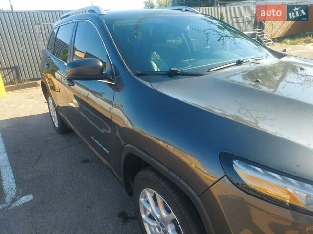 Серый Джип Чероки, объемом двигателя 2.36 л и пробегом 248 тыс. км за 14300 $, фото 1 на Automoto.ua