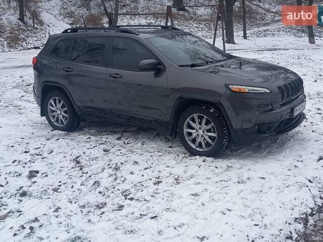 Сірий Джип Cherokee, об'ємом двигуна 2.4 л та пробігом 158 тис. км за 15900 $, фото 1 на Automoto.ua