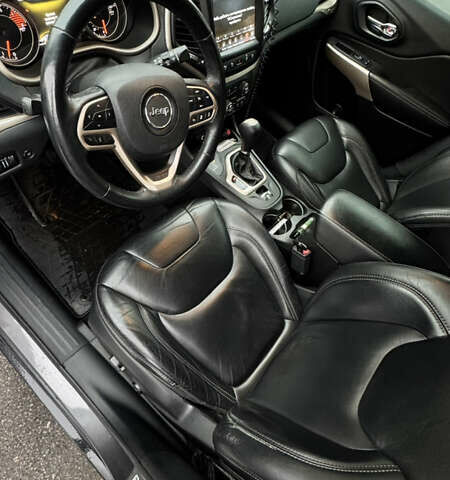 Серый Джип Чероки, объемом двигателя 3.24 л и пробегом 85 тыс. км за 16500 $, фото 3 на Automoto.ua