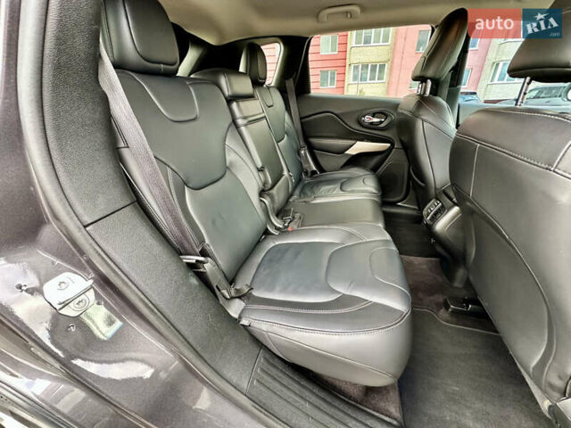 Джип Cherokee 2017 у Вінниці на Automoto.ua Сірий Джип Cherokee, об'ємом двигуна 2.4 л та пробігом 136 тис. км за 16777 $, фото 77 на Automoto.ua