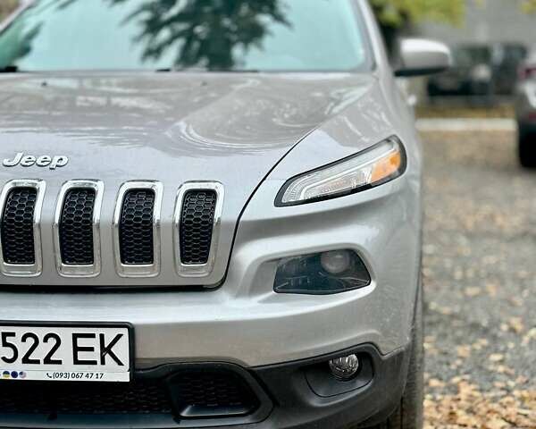 Серый Джип Чероки, объемом двигателя 2.36 л и пробегом 137 тыс. км за 14500 $, фото 5 на Automoto.ua