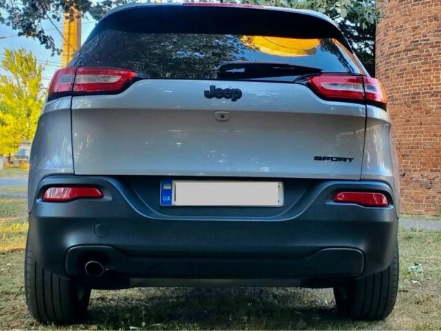 Серый Джип Чероки, объемом двигателя 2.4 л и пробегом 215 тыс. км за 13900 $, фото 5 на Automoto.ua