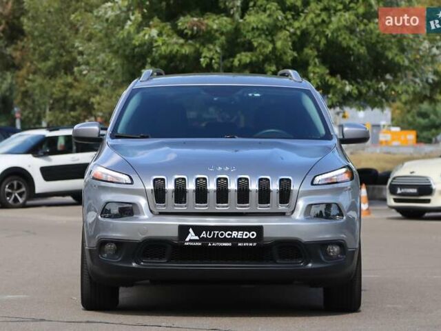 Сірий Джип Cherokee, об'ємом двигуна 3.24 л та пробігом 157 тис. км за 14000 $, фото 1 на Automoto.ua