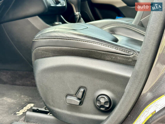 Джип Cherokee 2017 у Вінниці на Automoto.ua Сірий Джип Cherokee, об'ємом двигуна 2.4 л та пробігом 136 тис. км за 16777 $, фото 50 на Automoto.ua