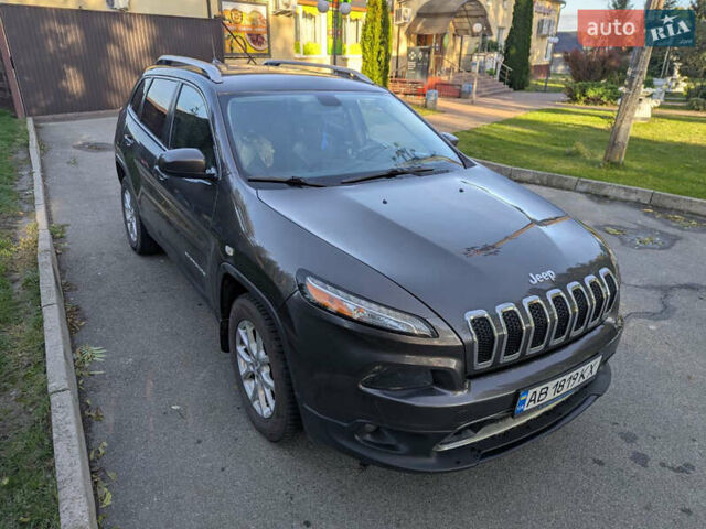 Серый Джип Чероки, объемом двигателя 2.36 л и пробегом 140 тыс. км за 16300 $, фото 2 на Automoto.ua
