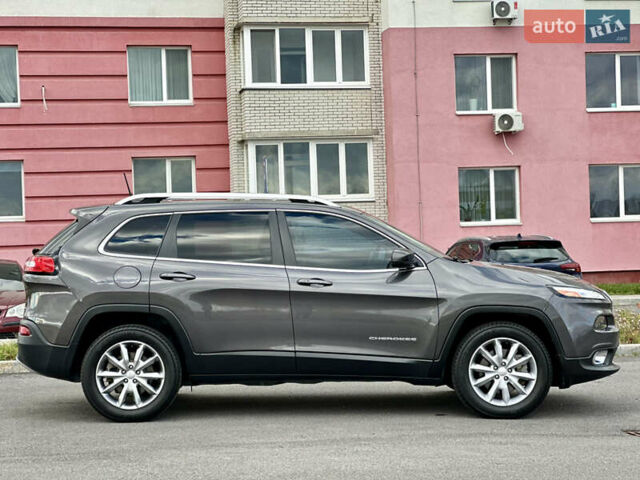 Джип Cherokee 2017 у Вінниці на Automoto.ua Сірий Джип Cherokee, об'ємом двигуна 2.4 л та пробігом 136 тис. км за 16777 $, фото 39 на Automoto.ua