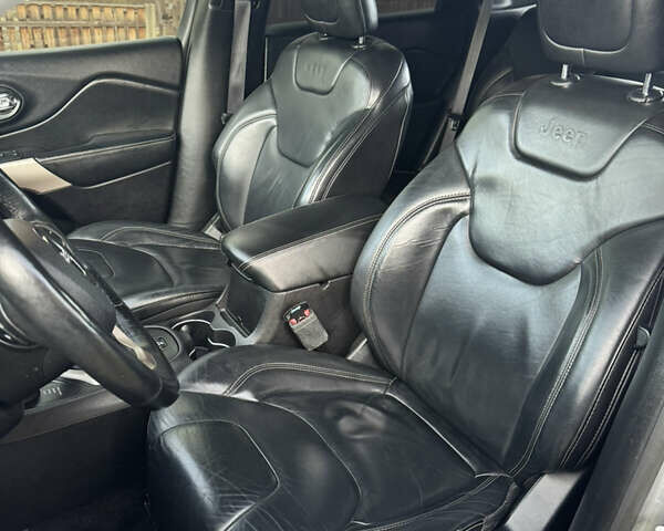 Серый Джип Чероки, объемом двигателя 3.24 л и пробегом 144 тыс. км за 17000 $, фото 32 на Automoto.ua