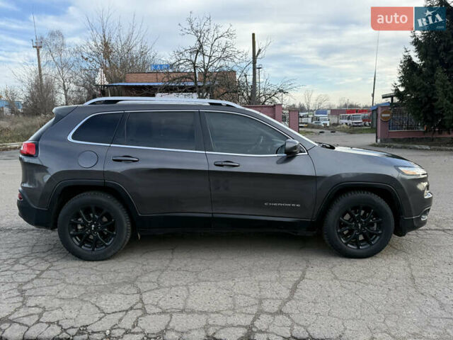 Серый Джип Чероки, объемом двигателя 2.36 л и пробегом 202 тыс. км за 12400 $, фото 1 на Automoto.ua