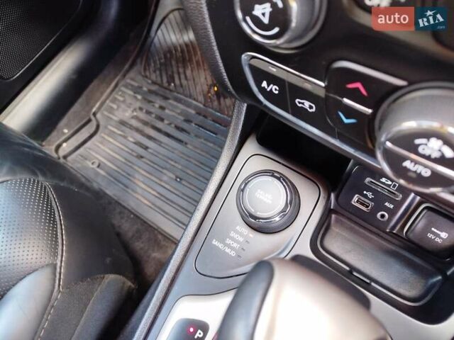 Сірий Джип Cherokee, об'ємом двигуна 2.36 л та пробігом 155 тис. км за 12992 $, фото 19 на Automoto.ua