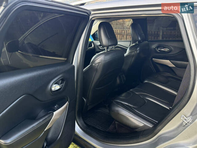 Серый Джип Чероки, объемом двигателя 3.24 л и пробегом 144 тыс. км за 17000 $, фото 25 на Automoto.ua