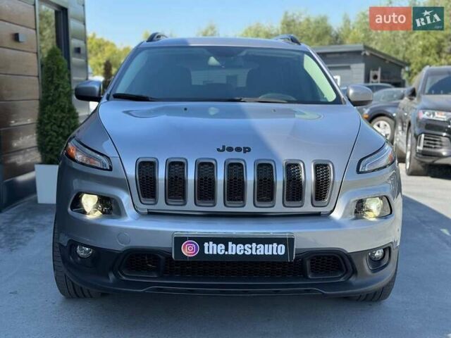 Сірий Джип Cherokee, об'ємом двигуна 3.24 л та пробігом 110 тис. км за 15800 $, фото 7 на Automoto.ua