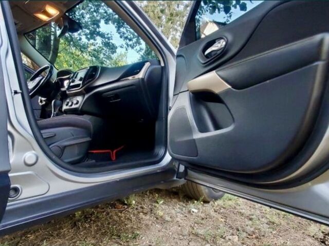 Серый Джип Чероки, объемом двигателя 2.4 л и пробегом 215 тыс. км за 13900 $, фото 9 на Automoto.ua