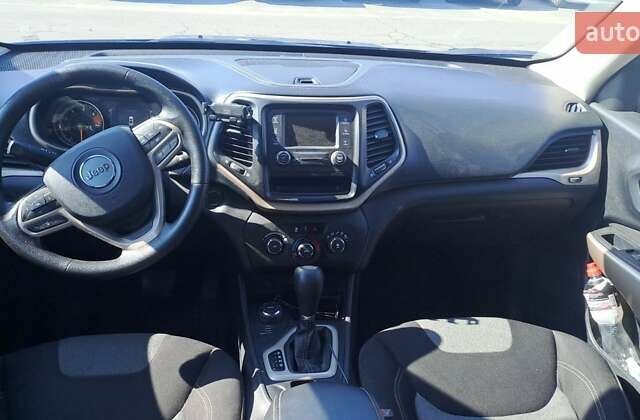 Сірий Джип Cherokee, об'ємом двигуна 2.4 л та пробігом 130 тис. км за 16300 $, фото 7 на Automoto.ua