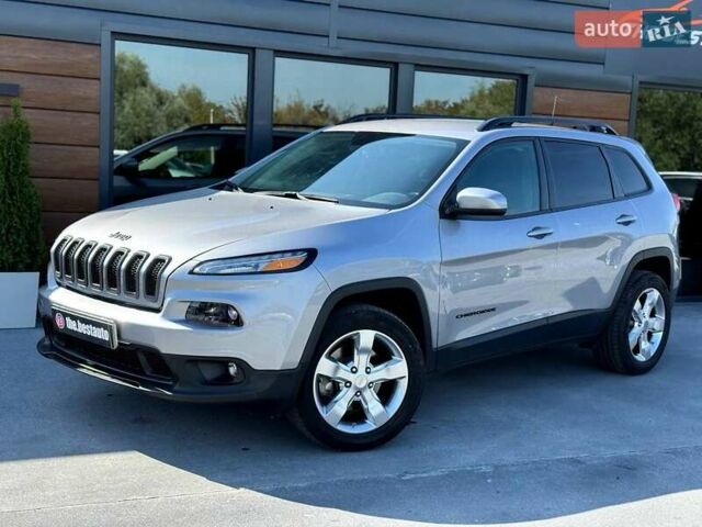 Сірий Джип Cherokee, об'ємом двигуна 3.24 л та пробігом 110 тис. км за 15800 $, фото 1 на Automoto.ua