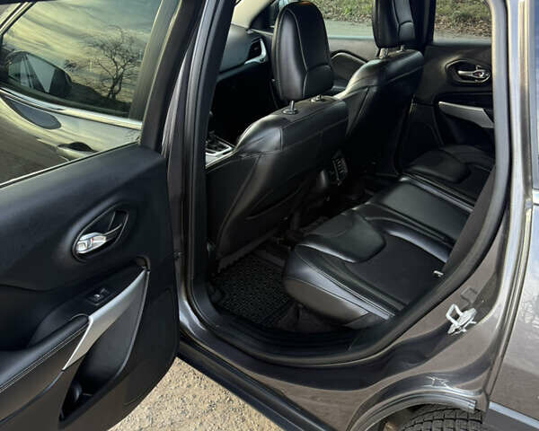 Серый Джип Чероки, объемом двигателя 2.36 л и пробегом 202 тыс. км за 12400 $, фото 12 на Automoto.ua