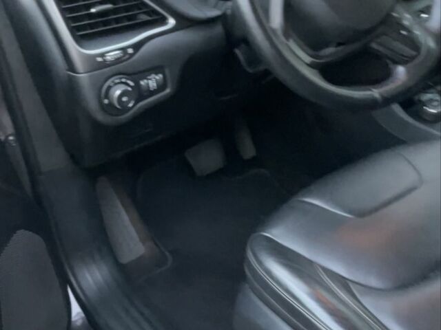 Серый Джип Чероки, объемом двигателя 3.2 л и пробегом 115 тыс. км за 15400 $, фото 7 на Automoto.ua