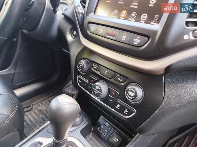 Сірий Джип Cherokee, об'ємом двигуна 2.36 л та пробігом 155 тис. км за 12992 $, фото 17 на Automoto.ua