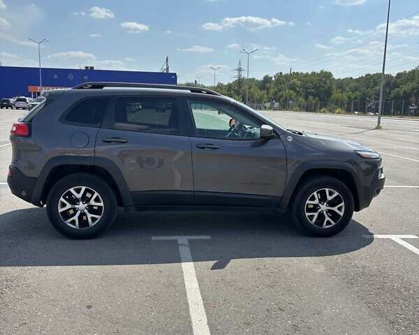Сірий Джип Cherokee, об'ємом двигуна 2.36 л та пробігом 173 тис. км за 19000 $, фото 7 на Automoto.ua