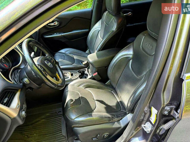 Серый Джип Чероки, объемом двигателя 3.24 л и пробегом 133 тыс. км за 15000 $, фото 8 на Automoto.ua