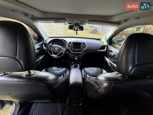 Серый Джип Чероки, объемом двигателя 3.24 л и пробегом 144 тыс. км за 17000 $, фото 28 на Automoto.ua