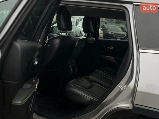 Серый Джип Чероки, объемом двигателя 2.4 л и пробегом 173 тыс. км за 16000 $, фото 19 на Automoto.ua