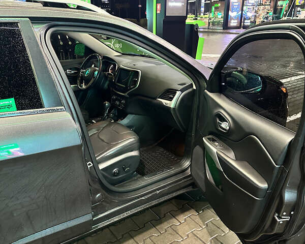 Серый Джип Чероки, объемом двигателя 3.24 л и пробегом 201 тыс. км за 16300 $, фото 79 на Automoto.ua