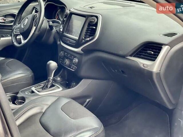 Сірий Джип Cherokee, об'ємом двигуна 2.36 л та пробігом 165 тис. км за 13800 $, фото 4 на Automoto.ua