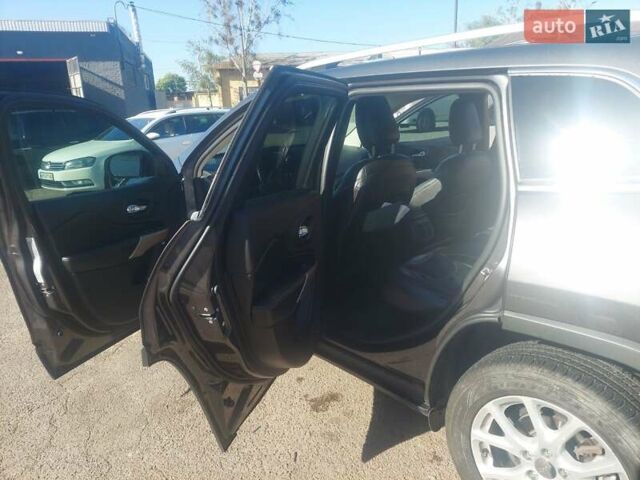 Серый Джип Чероки, объемом двигателя 2.36 л и пробегом 248 тыс. км за 14300 $, фото 4 на Automoto.ua