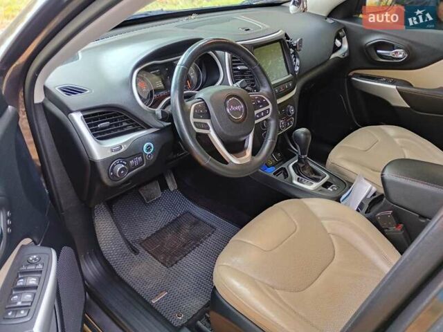 Джип Cherokee 2017 у Рівному на Automoto.ua Сірий Джип Cherokee, об'ємом двигуна 3.24 л та пробігом 127 тис. км за 13700 $, фото 10 на Automoto.ua