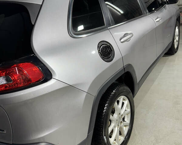 Серый Джип Чероки, объемом двигателя 2.36 л и пробегом 148 тыс. км за 11800 $, фото 7 на Automoto.ua