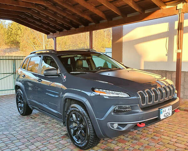 Сірий Джип Cherokee, об'ємом двигуна 3.24 л та пробігом 114 тис. км за 19699 $, фото 1 на Automoto.ua