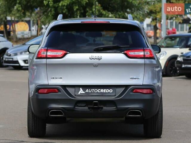 Сірий Джип Cherokee, об'ємом двигуна 3.24 л та пробігом 157 тис. км за 14000 $, фото 5 на Automoto.ua