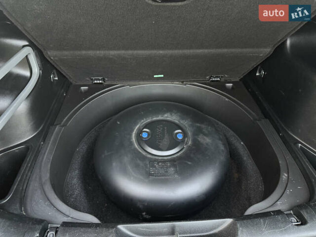 Серый Джип Чероки, объемом двигателя 3.24 л и пробегом 144 тыс. км за 17000 $, фото 16 на Automoto.ua