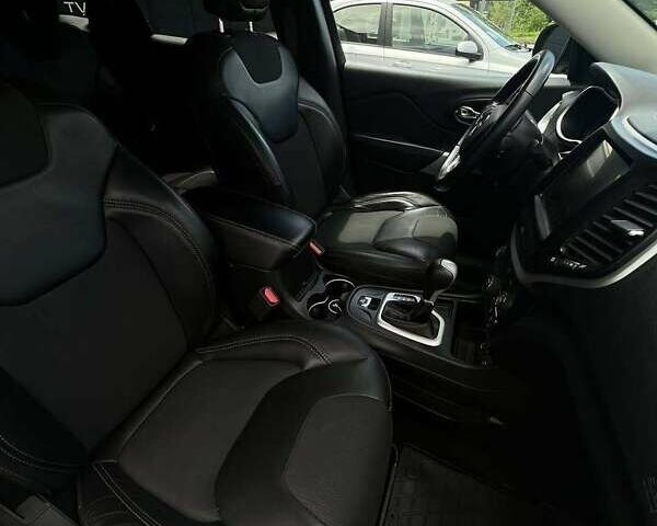 Серый Джип Чероки, объемом двигателя 2.36 л и пробегом 110 тыс. км за 11000 $, фото 4 на Automoto.ua