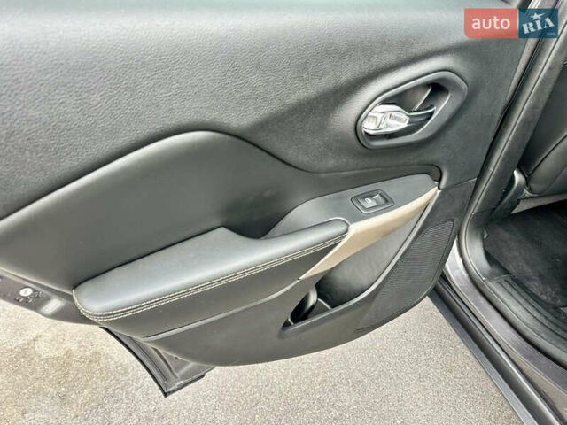 Джип Cherokee 2017 у Вінниці на Automoto.ua Сірий Джип Cherokee, об'ємом двигуна 2.4 л та пробігом 136 тис. км за 16777 $, фото 71 на Automoto.ua