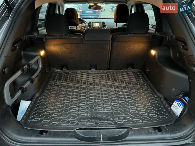 Серый Джип Чероки, объемом двигателя 3.24 л и пробегом 106 тыс. км за 14700 $, фото 9 на Automoto.ua