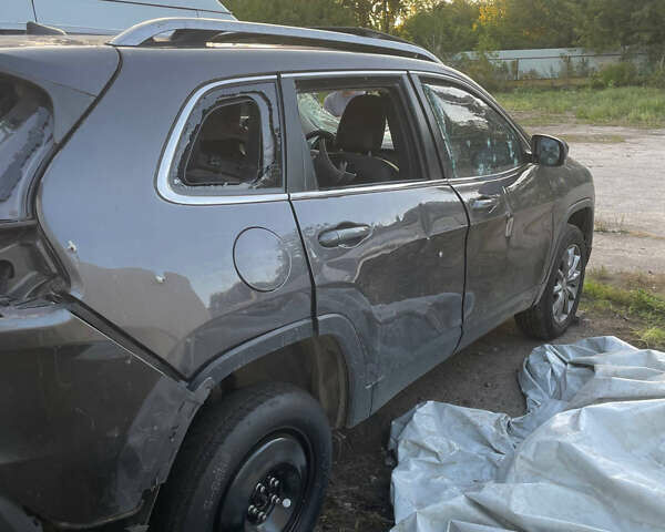 Сірий Джип Cherokee, об'ємом двигуна 2.36 л та пробігом 126 тис. км за 6000 $, фото 4 на Automoto.ua