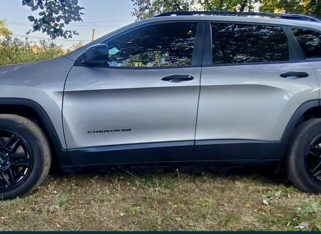 Серый Джип Чероки, объемом двигателя 2.4 л и пробегом 215 тыс. км за 13900 $, фото 3 на Automoto.ua