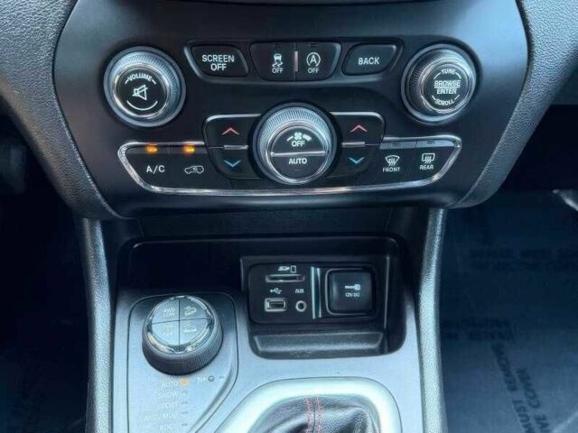 Серый Джип Чероки, объемом двигателя 3.2 л и пробегом 88 тыс. км за 4000 $, фото 17 на Automoto.ua