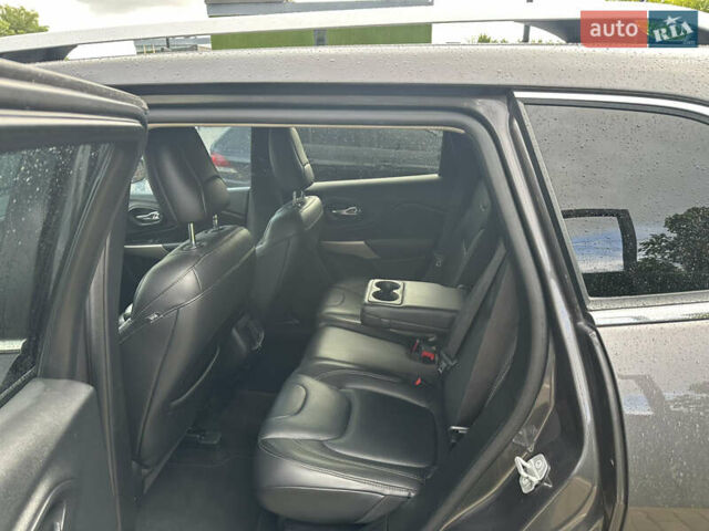 Сірий Джип Cherokee, об'ємом двигуна 2.36 л та пробігом 134 тис. км за 17300 $, фото 17 на Automoto.ua