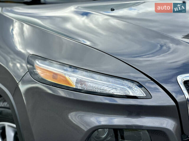 Джип Cherokee 2017 у Вінниці на Automoto.ua Сірий Джип Cherokee, об'ємом двигуна 2.4 л та пробігом 136 тис. км за 16777 $, фото 28 на Automoto.ua