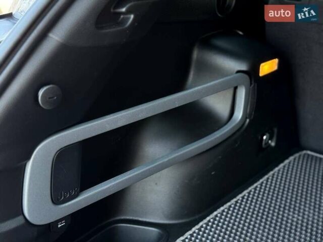 Сірий Джип Cherokee, об'ємом двигуна 3.24 л та пробігом 110 тис. км за 15800 $, фото 47 на Automoto.ua