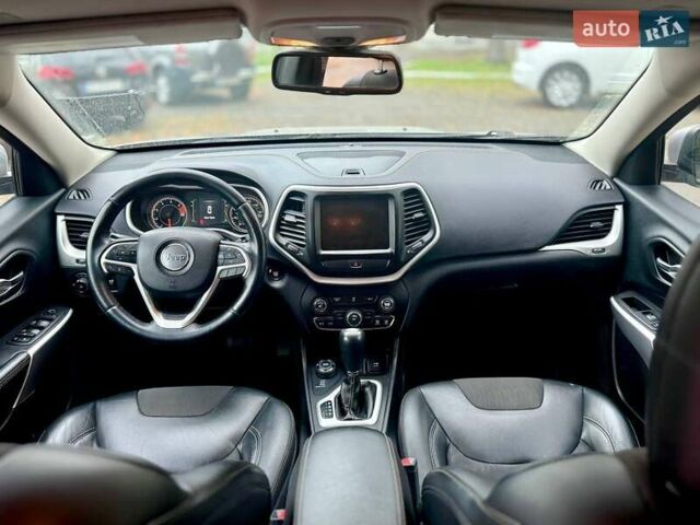 Серый Джип Чероки, объемом двигателя 2.36 л и пробегом 137 тыс. км за 14500 $, фото 13 на Automoto.ua