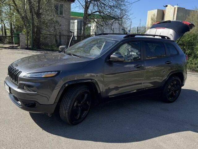 Серый Джип Чероки, объемом двигателя 3.2 л и пробегом 115 тыс. км за 15400 $, фото 9 на Automoto.ua