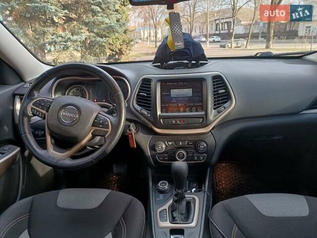 Серый Джип Чероки, объемом двигателя 2.36 л и пробегом 180 тыс. км за 15200 $, фото 5 на Automoto.ua